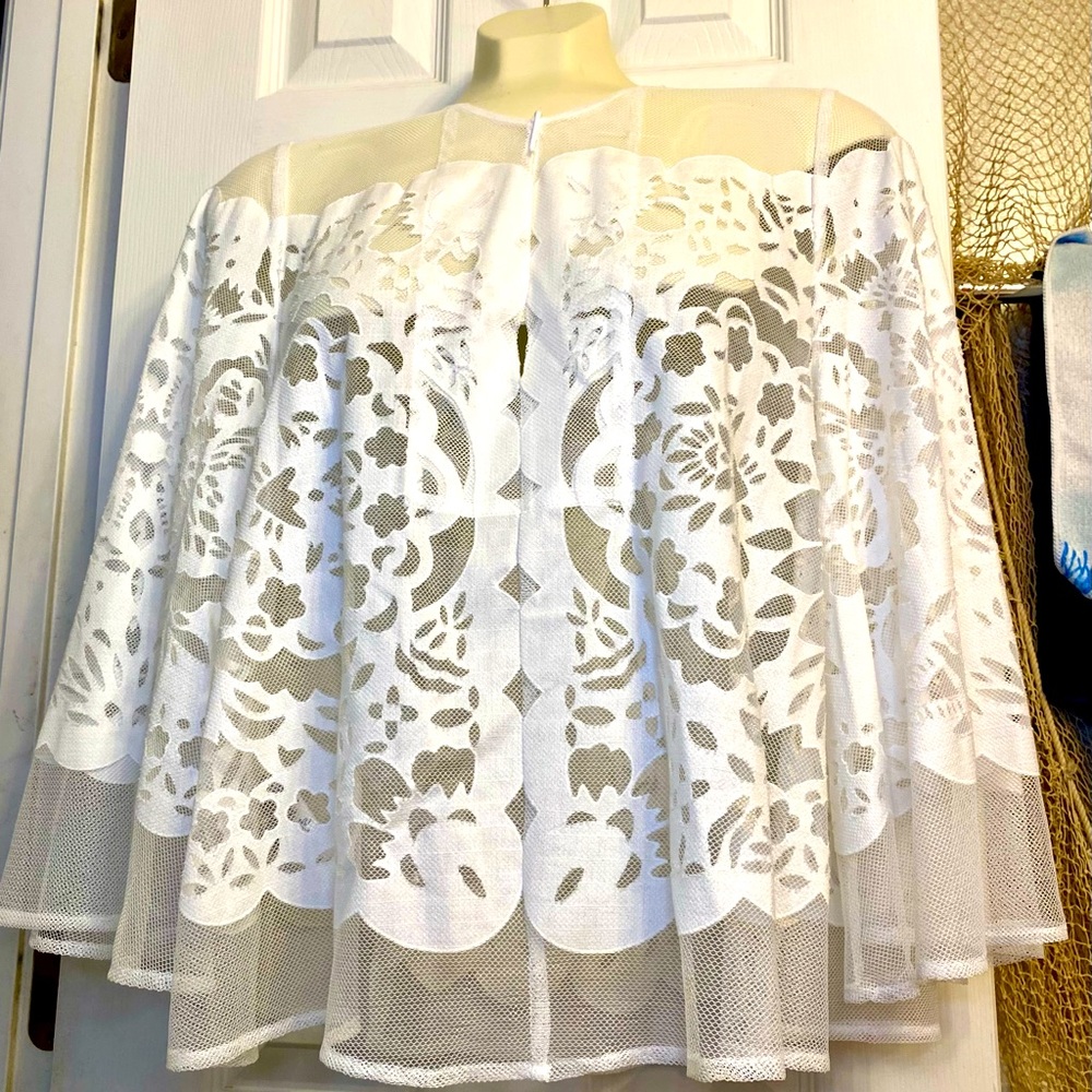 BCBG Max Azria Debi Lace Bell Sleeve Top Women’s Shirt Size medium